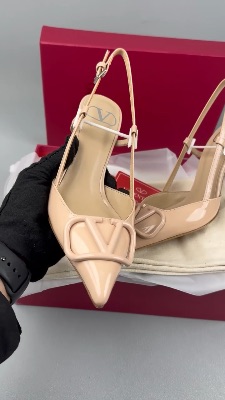 Valentino Garavani VLogo Signature patent leather slingback pumps — 5