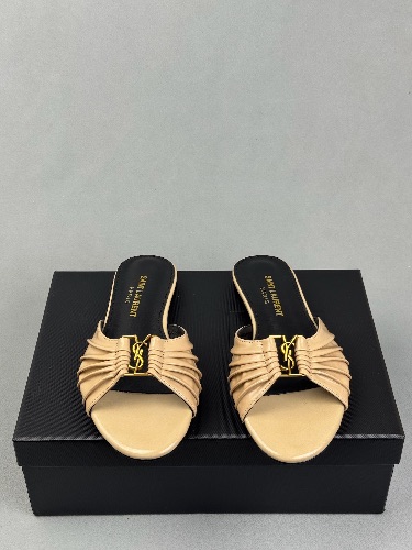 Saint Laurent Babylone leather mules in beige — 3