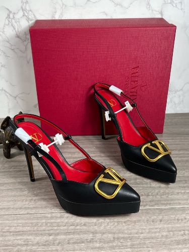 Valentino Garavani VLogo leather slingback platform pumps — 4