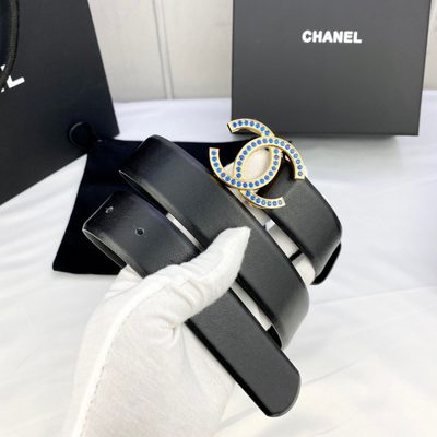 Chanel La Pausa CC belt features a black leather strap and a silver-tone buckle — 9