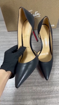 Christian Louboutin Iriza 85 black patent leather pumps — 5