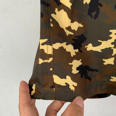 Moncler camouflage print swim shorts — 7