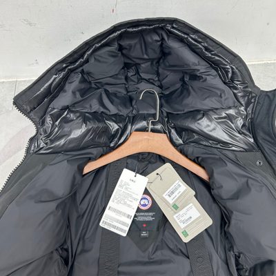 Canada Goose Women's Shelburne Parka — 11
