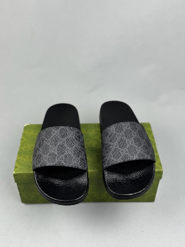 Gucci GG Supreme slides in black and grey — 3
