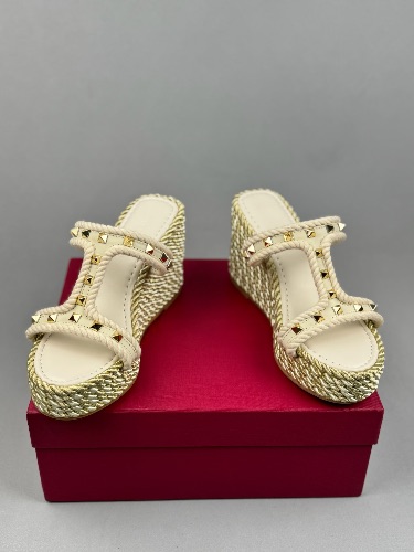 Valentino Garavani Rockstud Torchon 90mm wedge sandals — 4