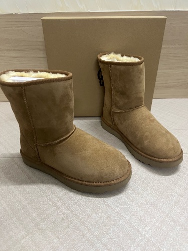 UGG Classic Short II boots in the color chestnut — 4