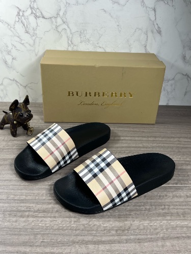 Burberry London Furley Vintage Check Pool Slides — 3