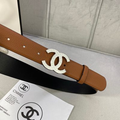 Chanel leather belt featuring a camel calfskin strap and a golden metal CC buckle — 4