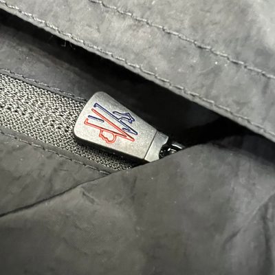 Moncler Nidge hooded jacket crafted from black technical nylon — 6