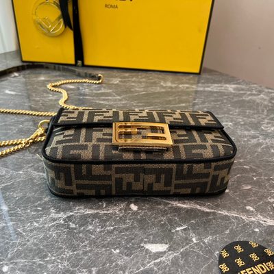 Fendi Baguette bag (T) — 4