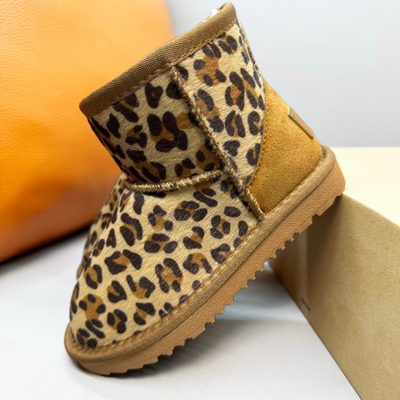 UGG mini classic flat ankle boots — 5
