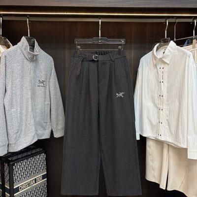 Arcteryx matching set featuring a zip-up jacket and wide-leg trousers — 4