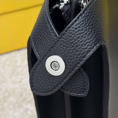 Fendi Peekaboo ISeeU leather bag (T) — 6
