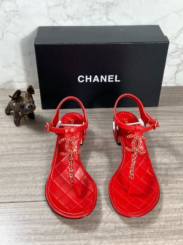 Chanel red quilted leather thong sandals — 3