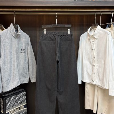 Arcteryx matching set featuring a zip-up jacket and wide-leg trousers — 5