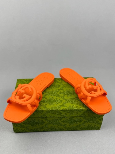 Gucci Interlocking G slide sandals — 4