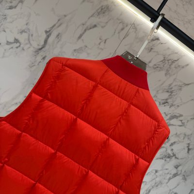 Moncler Elberton Square-Quilted Down Gilet — 9