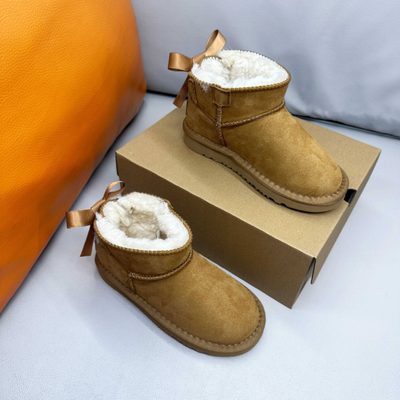 UGG short-shaft suede-style ankle boots — 8
