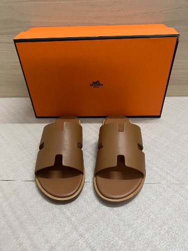 Hermès Izmir men's sandals in a brown leather — 3