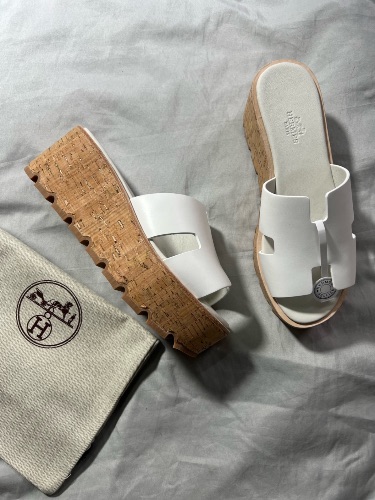 Hermès Eze 30 leather sandals in white