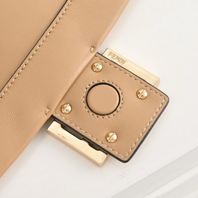Fendi Mamma Baguette bag (T) — 4