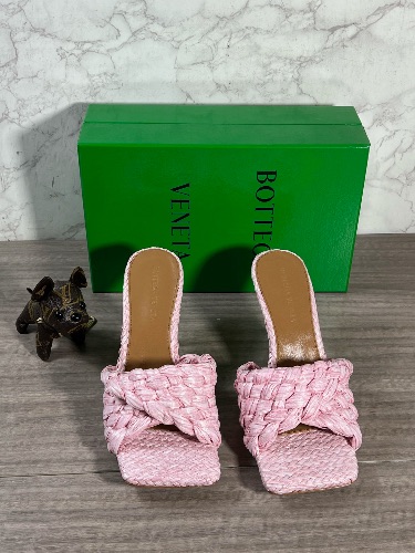 Bottega Veneta Intrecciato woven raffia stretch mules — 3