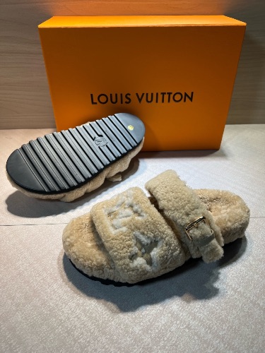 Louis Vuitton Paseo flat