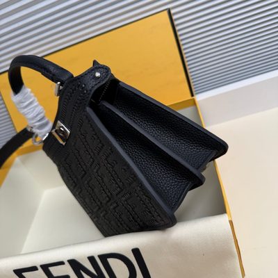 Fendi Peekaboo ISeeU bag (T) — 3