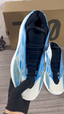 Adidas Yeezy 700 V3 Arzareth sneakers — 5