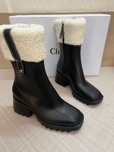 Chloé Betty Shearling-Cuff Rubber Ankle Boots — 4
