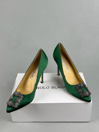 Manolo Blahnik Hangisi emerald green satin pumps — 4