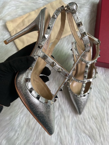Valentino Garavani Rockstud pumps — 3