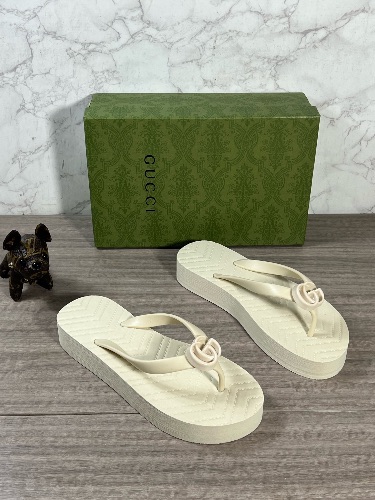 Gucci GG Marmont platform rubber flip-flops