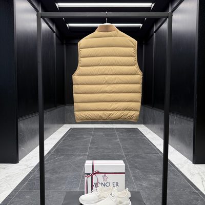 Moncler Contrin down gilet — 3