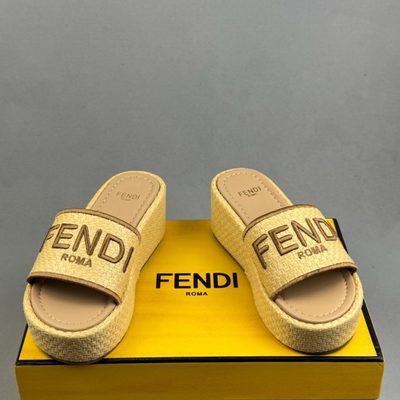 Fendi "Sunshine" raffia platform slides — 4