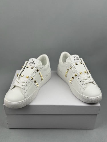 Valentino Garavani Rockstud Untitled white leather sneakers — 4