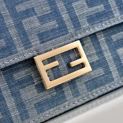 Fendi Baguette Wallet on Chain (T) — 3