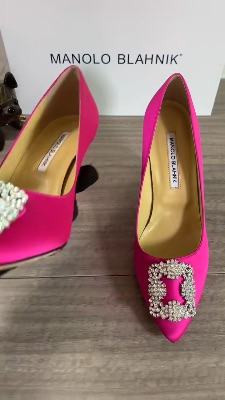 Manolo Blahnik Hangisi satin pumps — 5
