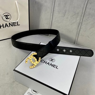 Chanel quilted leather belt featuring a gold chain and leather logo buckle — 3