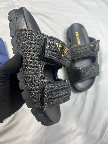 Prada logo-plaque woven sandals in black raffia — 4