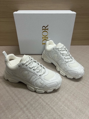 Dior Chrono sneakers featuring mesh and leather-effect panels — 4