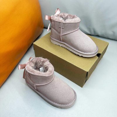 UGG short-shaft suede-style ankle boots — 8