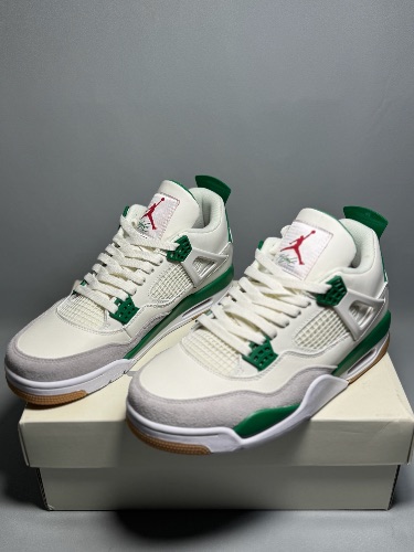 Nike SB x Air Jordan 4 "Pine Green" sneakers