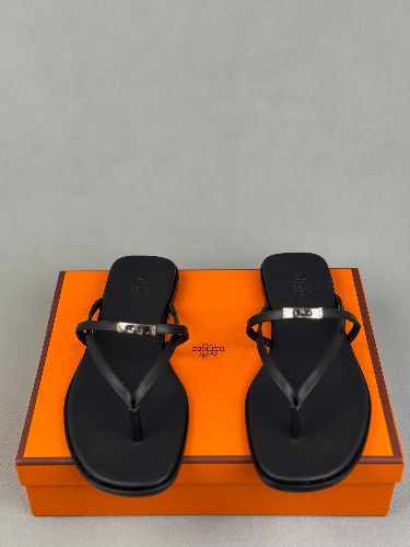 Hermès Chiypre chevre velours flat sandals — 3