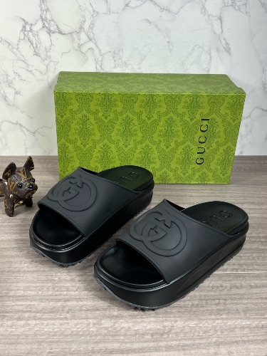Gucci Interlocking G slide sandals — 3