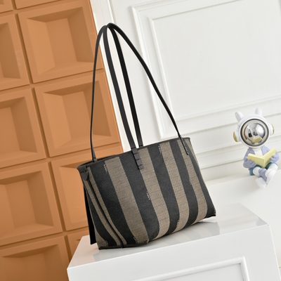 Fendi Roll tote bag (T) — 4