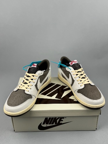 Nike x Travis Scott Air Jordan 1 Low OG SP "Reverse Mocha" sneakers — 3