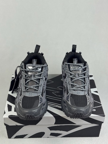 Off-White "Be Right Back" sneakers in a black — 3