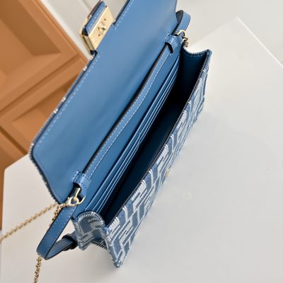 Fendi Baguette Wallet on Chain (T) — 9