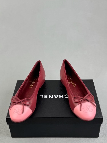 Chanel Ballet flats in burgundy and pink lambskin leather — 4